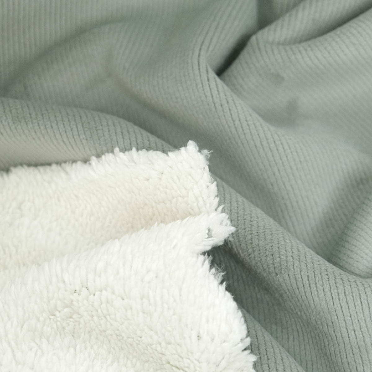 Velours Milleraies Vert Amande Envers Sherpa - Maison Klem